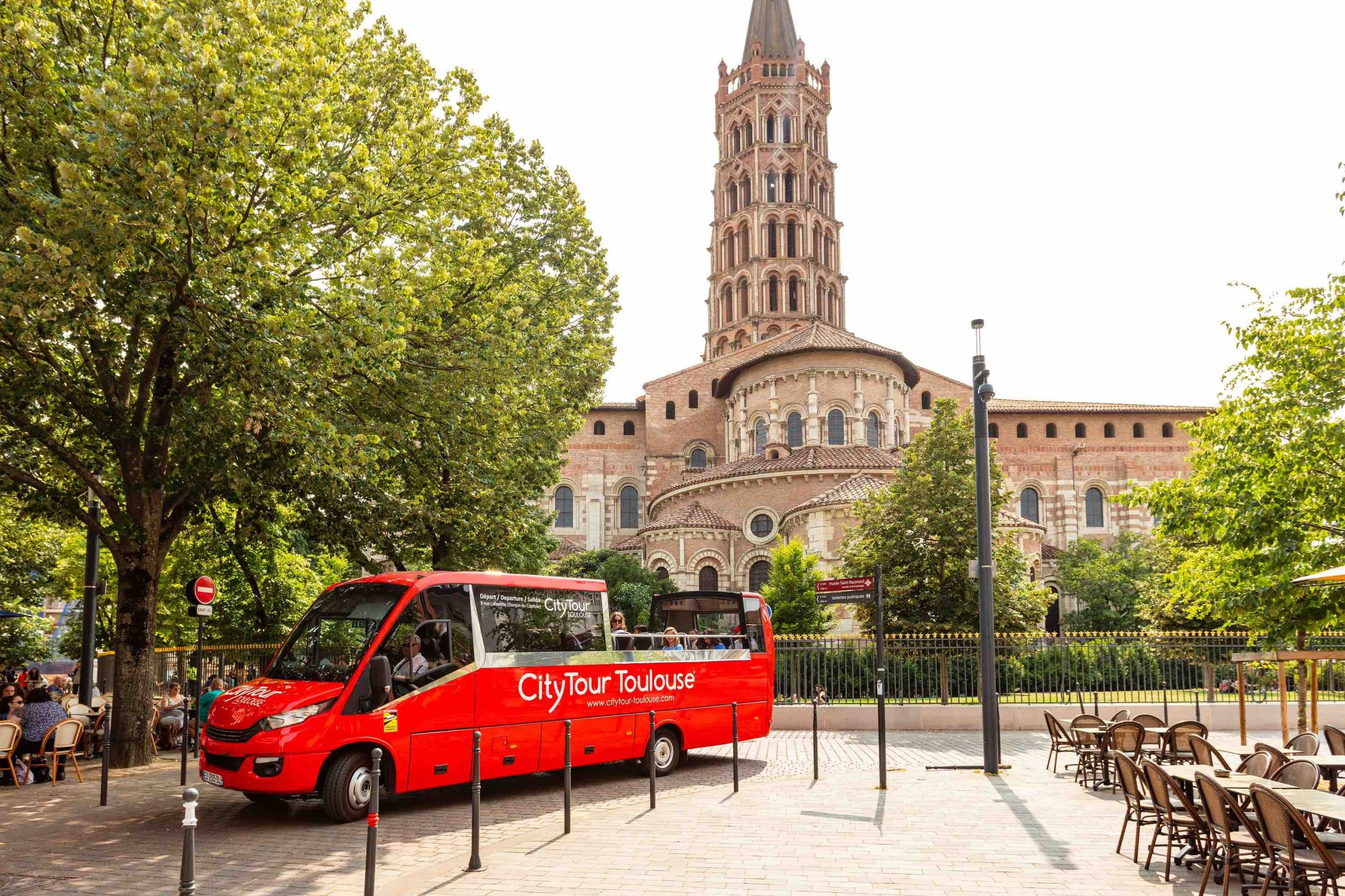 Photo bus CityTour devant la Basilique Saint Sernin