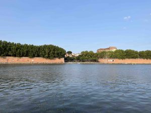 Quai de la Daurade Toulouse bords de Garonne